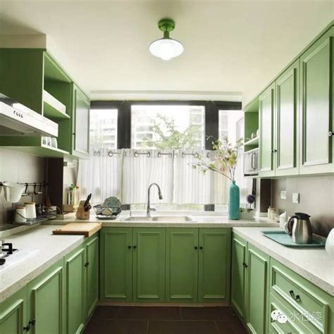 綠色系配色 廚房緊鄰廁所